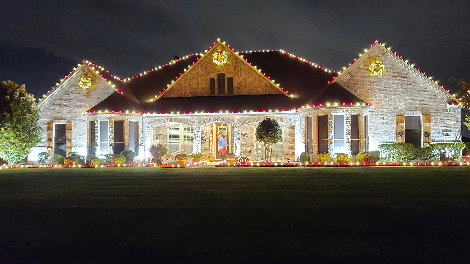 Make Your Life Easier by Hiring Professionals to Install Your Holiday Lights