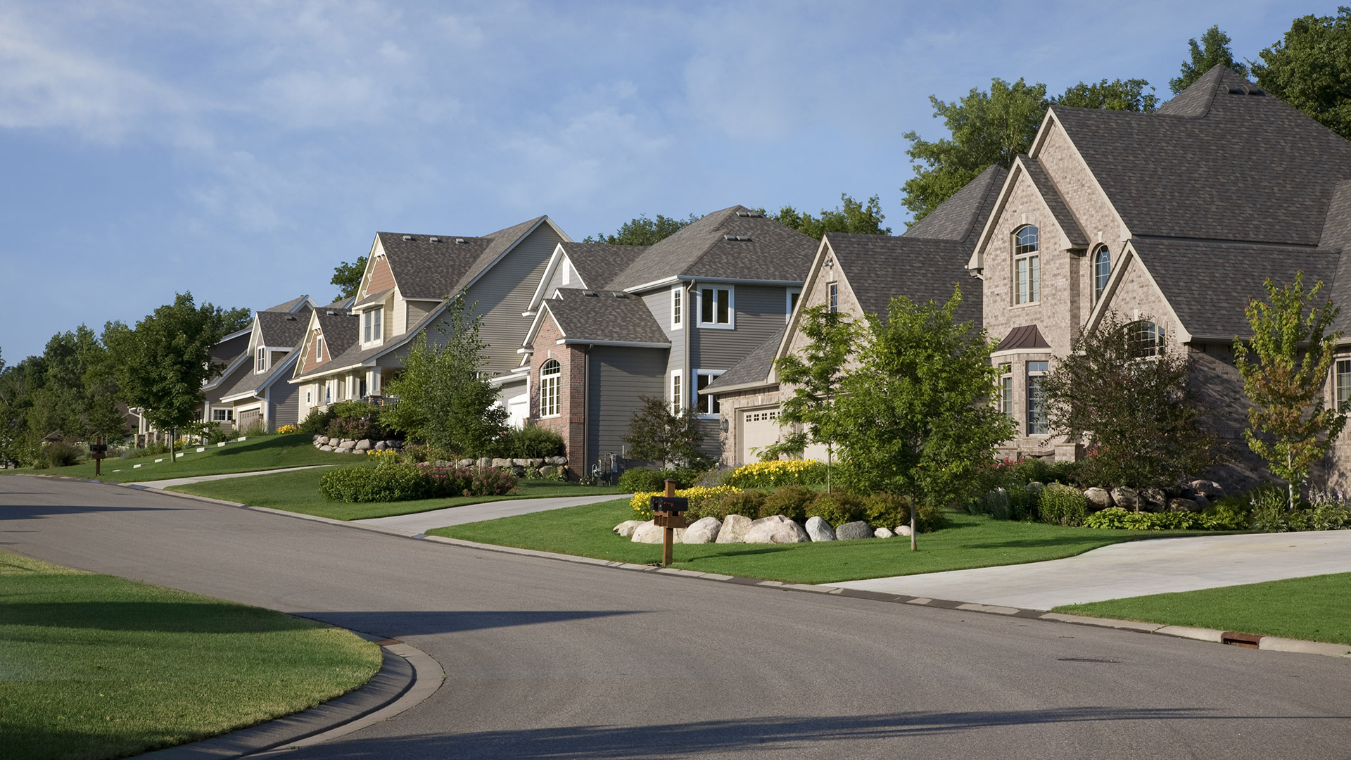 A neighborhood in Sachse, TX with regular lawn and landscaping.